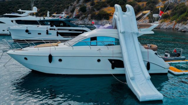 Yacht Slide